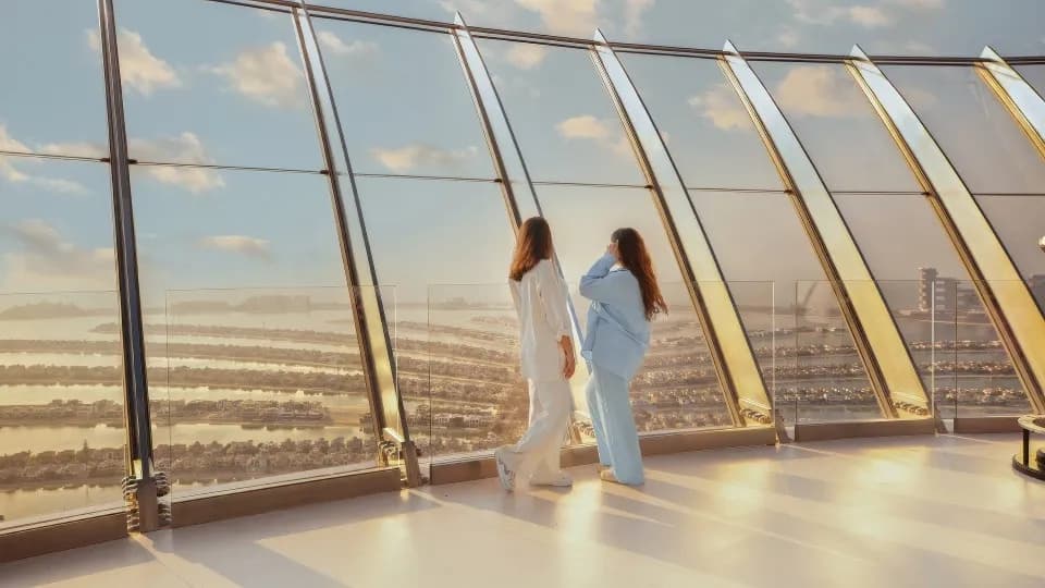 “ذا فيو” + مشهد شروق الشمس المذهل من أعلى البرج في نخلة جميرا - Image 1